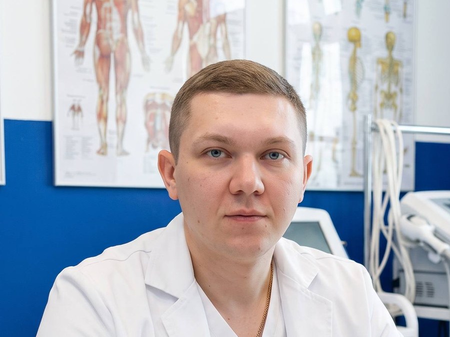Врач-физиотерапевт Андрей Сергеевич